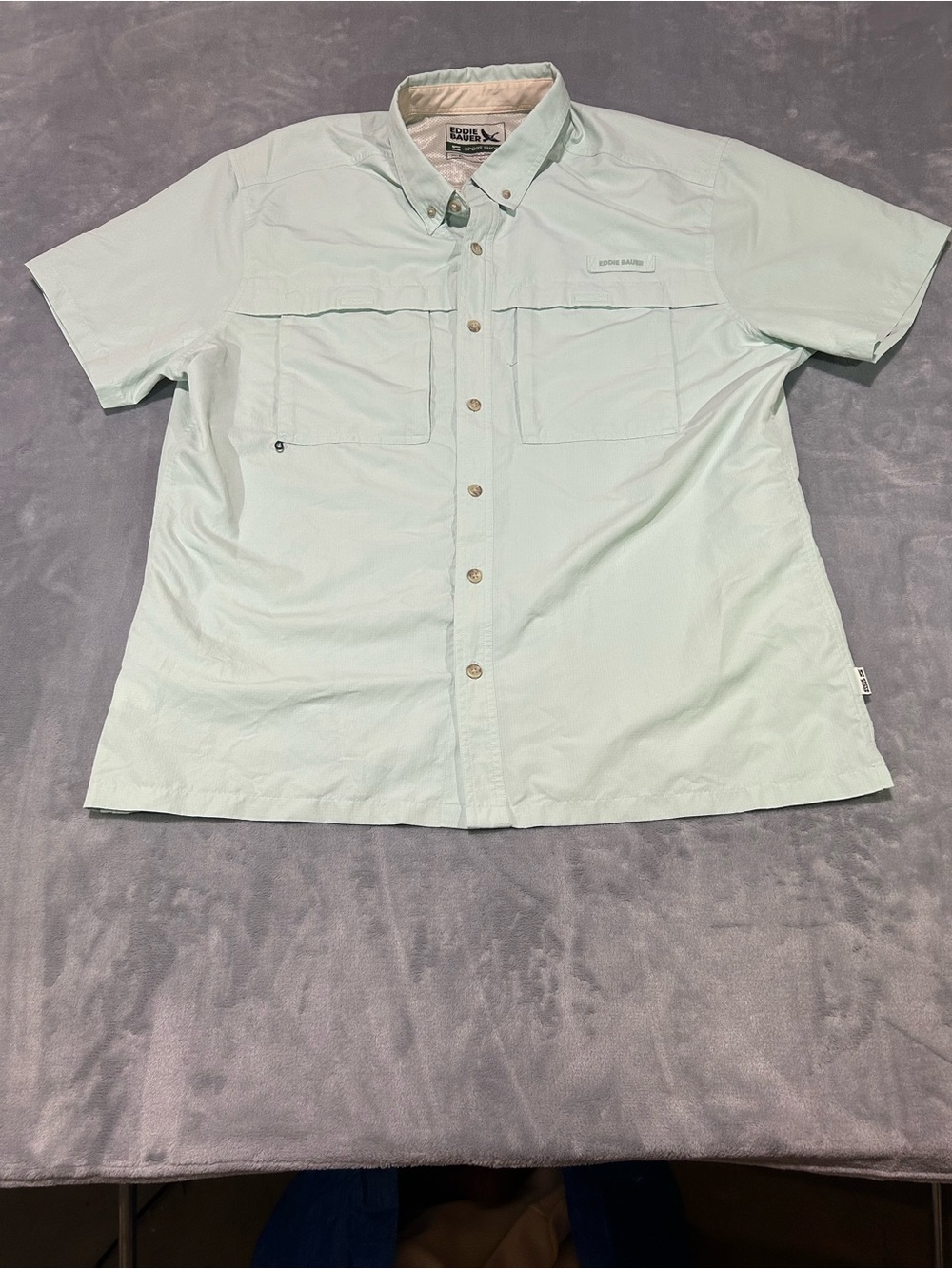 Eddie Bauer Sport Shop Men’s XL Light Green Solid Button-Down Shirt Pockets